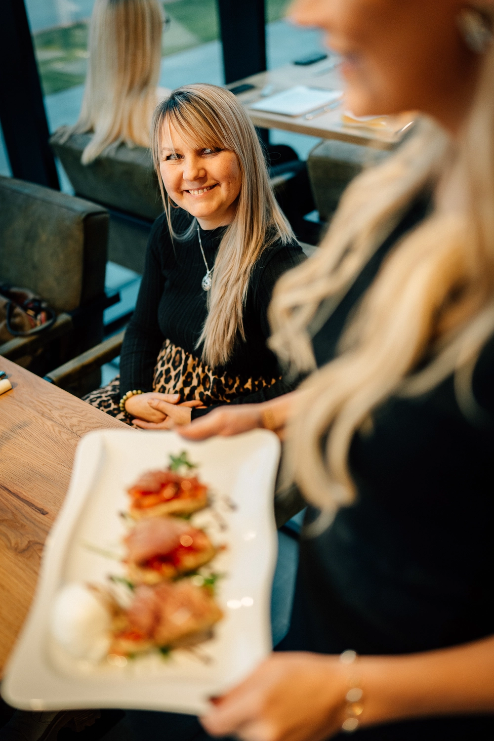 Sinn Kitchen – Restaurant – zufriedener Kunde im Restaurant